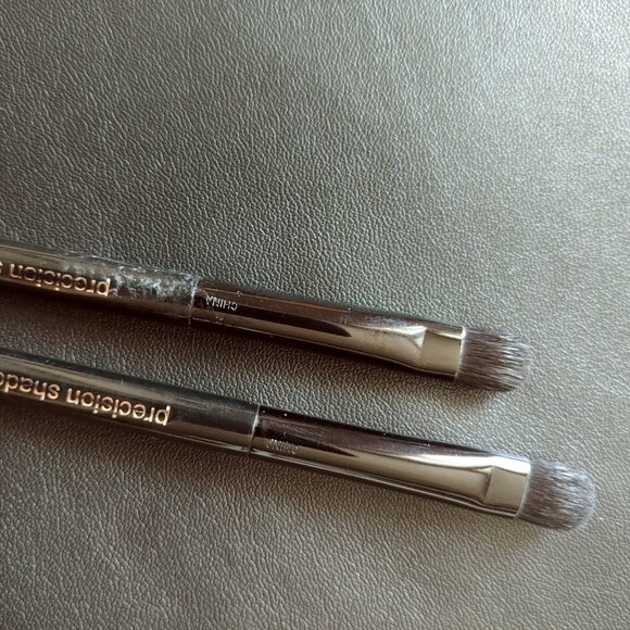 2 Lancome Precision Shadow Brushes #12 - Picture 10 of 14